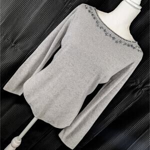 ALL POINTS! MARLED ASH GRAY & WHITE, BLUE/GRAY BEADED COLLAR SWEATER! SZ L